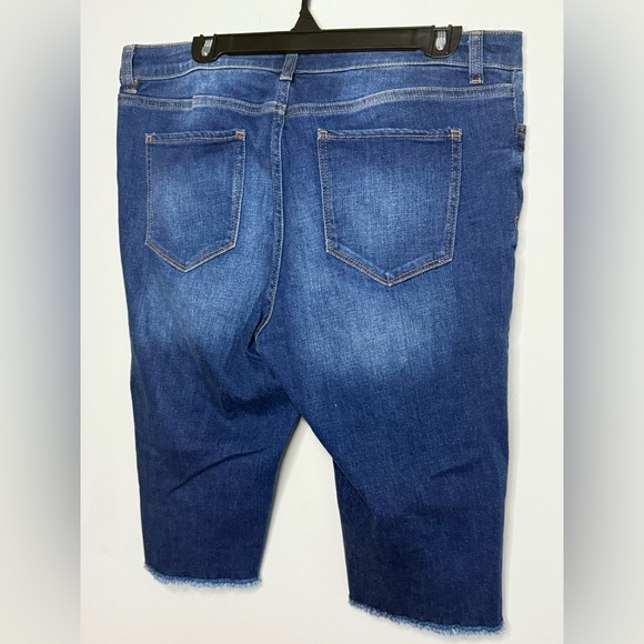 NWT New York & Company Soho Distressed Blue Jean Cutout Shorts – Women’s Size 12 - Picture 5 of 5